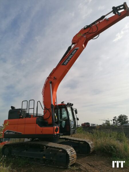 Track excavators Doosan DX210LC-7 on sale on ITT1878